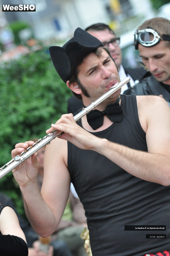 39/56 photos du spectacle La fanfare à la Gueule du ch'val